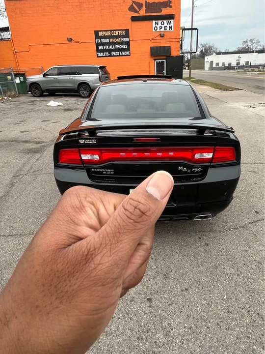 2011 Dodge Charger 7th Gen - Image 2 of 9