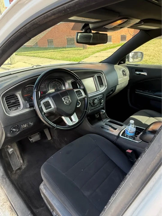 2011 Dodge Charger 7th Gen - Image 8 of 12
