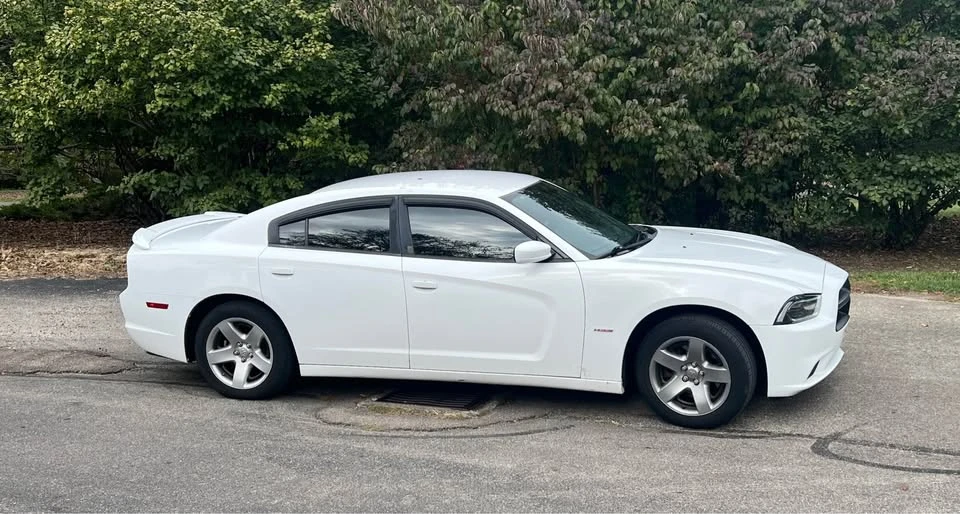 2011 Dodge Charger 7th Gen - Image 2 of 15
