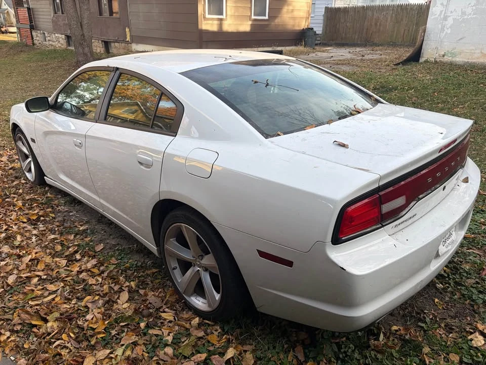 2011 Dodge Charger - Image 6 of 7