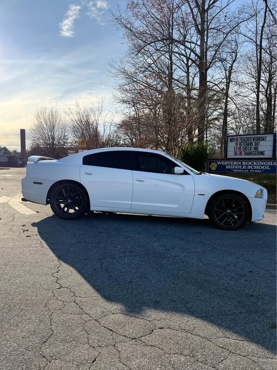2011 Dodge Charger 7th Gen - Image 4 of 20
