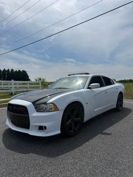 2011 Dodge Charger 7th Gen - Image 2 of 11