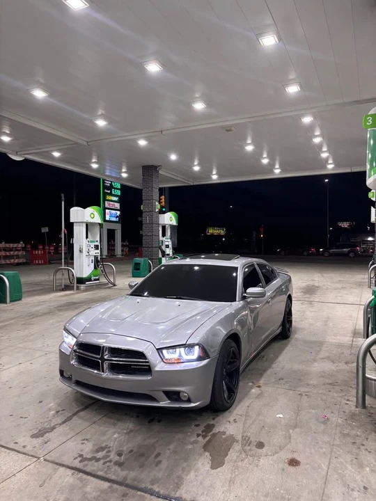 2011 Dodge Charger 7th Gen - Image 2 of 4