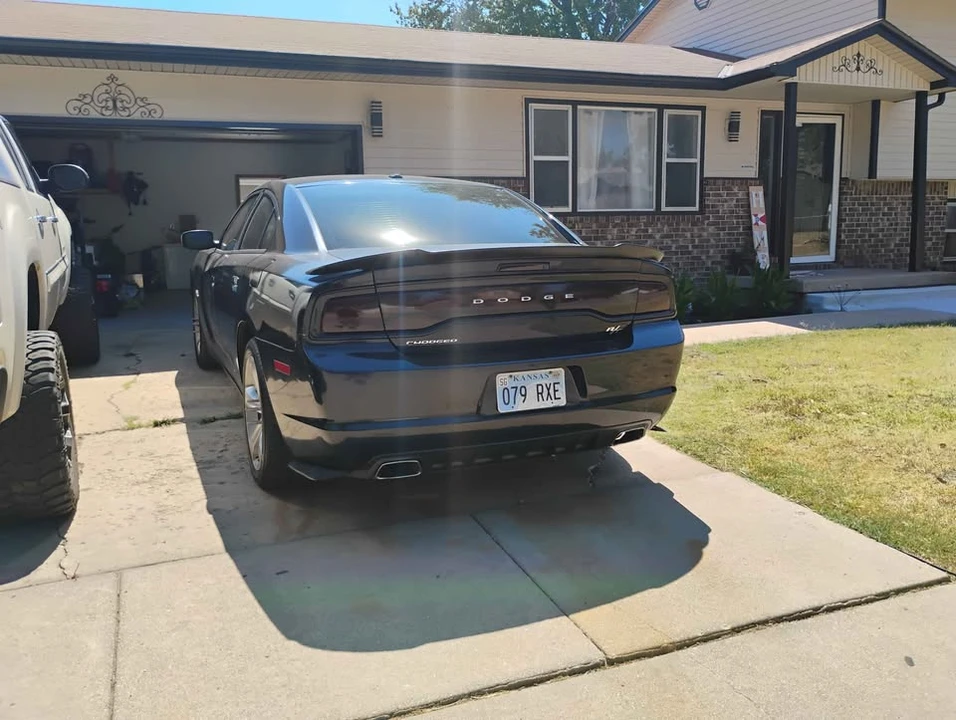 2011 Dodge Charger 7th Gen - Image 2 of 10