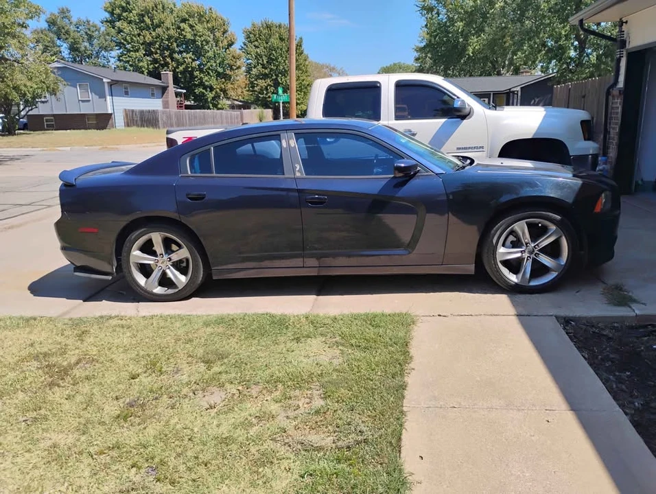 2011 Dodge Charger 7th Gen - Image 4 of 10