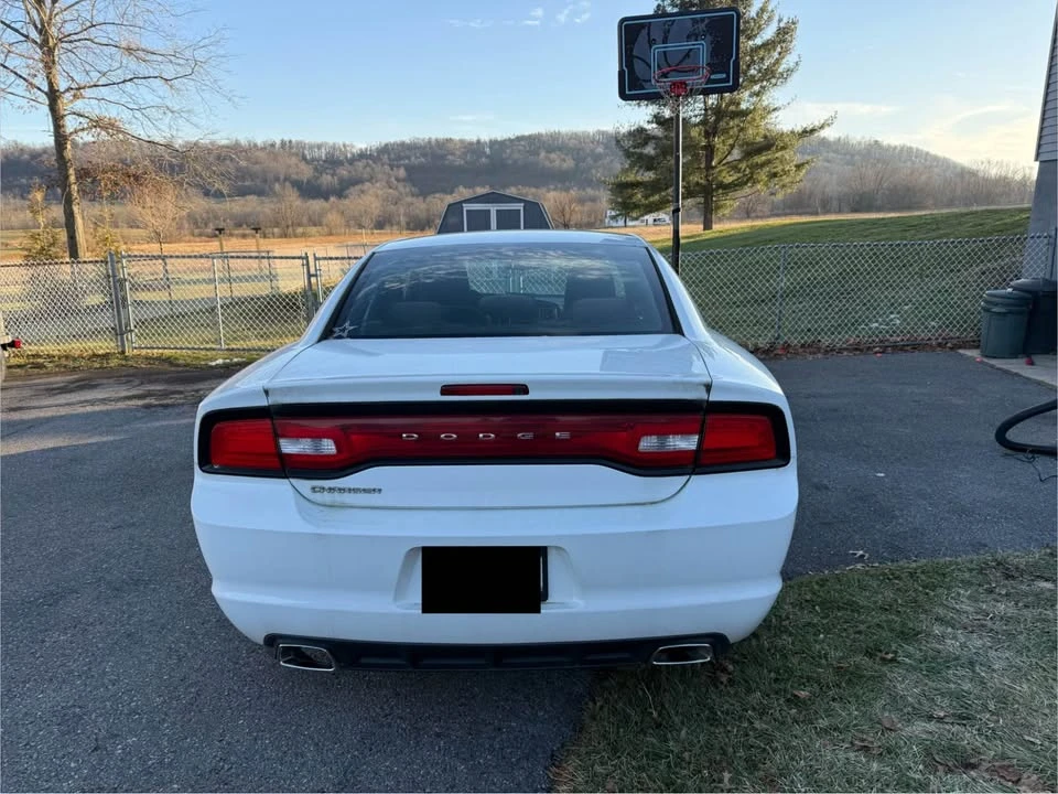 2011 Dodge Charger 7th Gen - Image 4 of 19