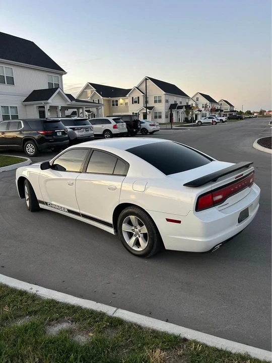 2011 Dodge Charger 7th Gen - Image 4 of 9