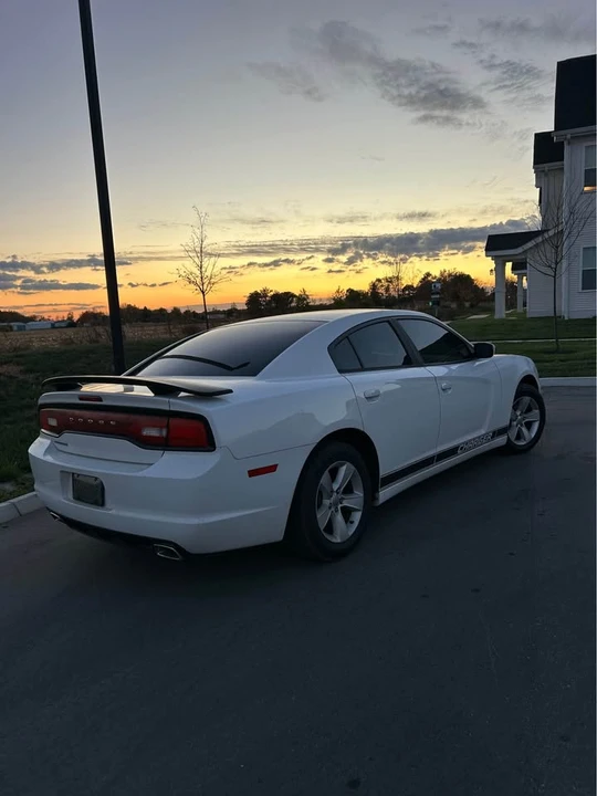 2011 Dodge Charger 7th Gen - Image 5 of 9