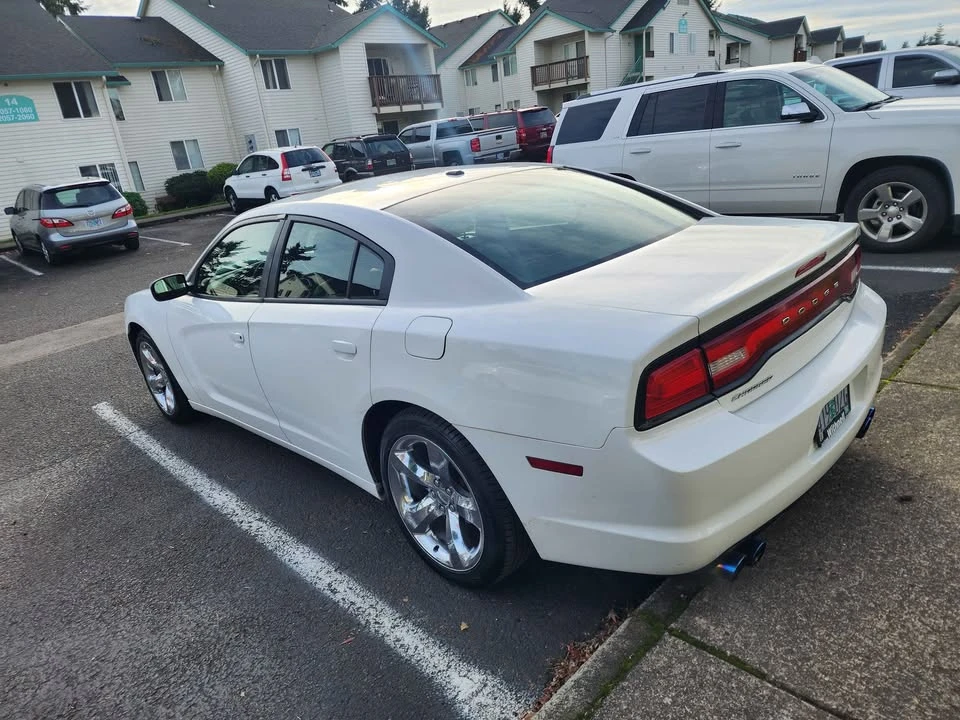 2011 Dodge Charger 7th Gen - Image 5 of 10