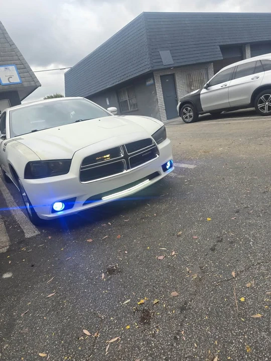 2011 Dodge Charger 7th Gen - Image 2 of 5