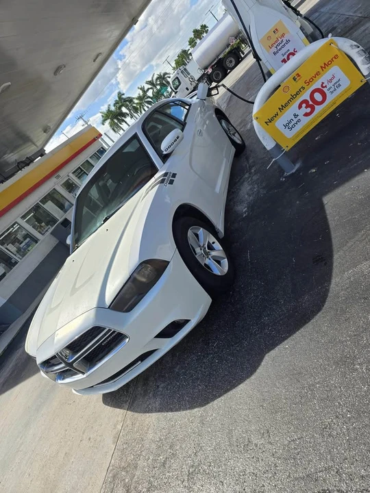 2011 Dodge Charger 7th Gen - Image 6 of 7