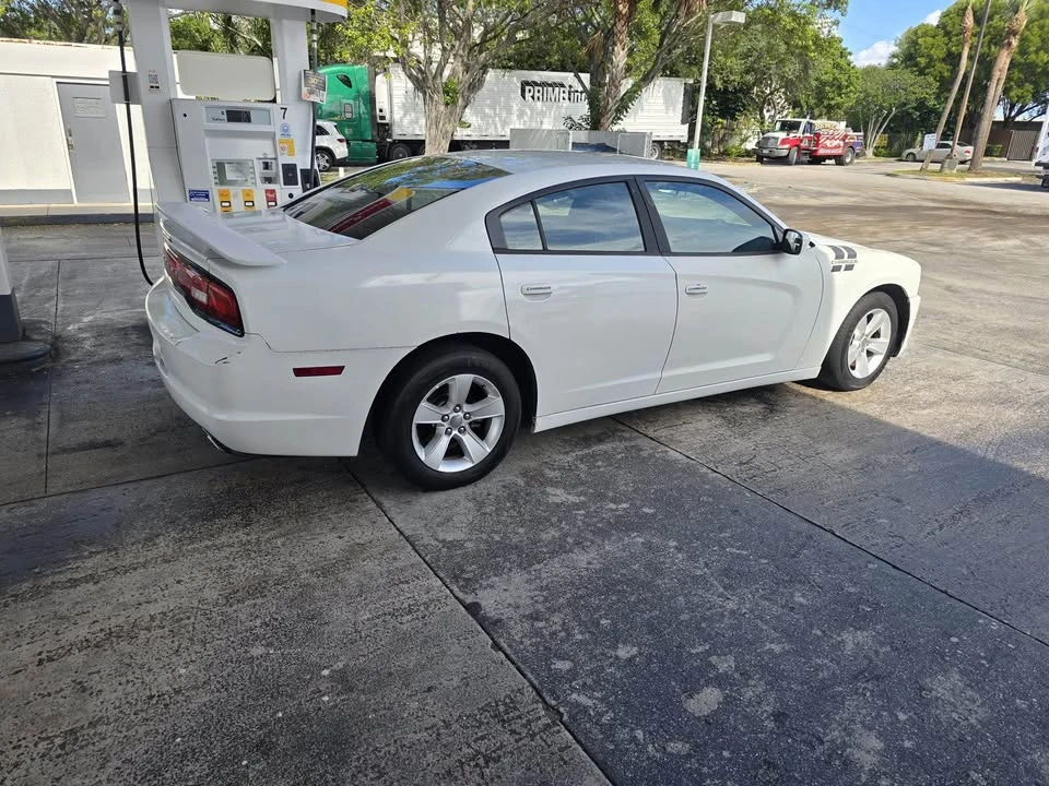 2011 Dodge Charger 7th Gen - Image 2 of 7