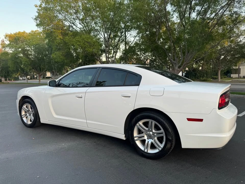 2011 Dodge Charger 7th Gen - Image 4 of 17
