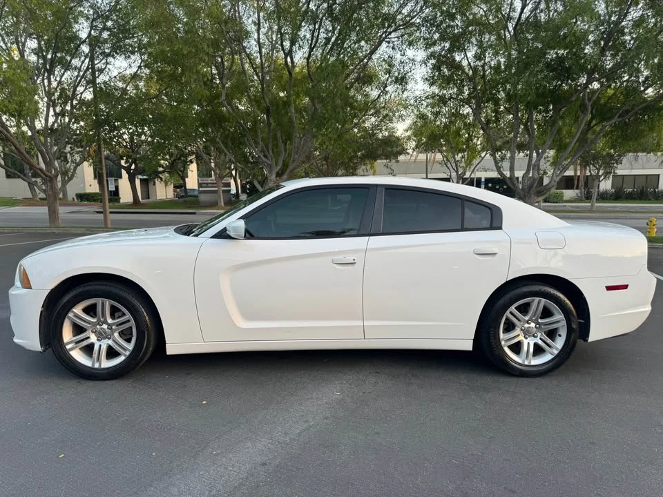 2011 Dodge Charger 7th Gen - Image 2 of 17