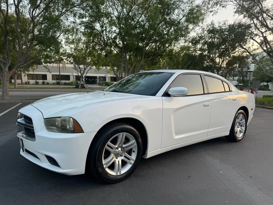 2011 Dodge Charger 7th Gen - Image 9 of 17