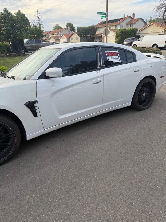 2011 Dodge Charger 7th Gen - Image 3 of 9