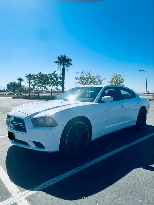 2011 Dodge Charger 7th Gen - Image 2 of 11