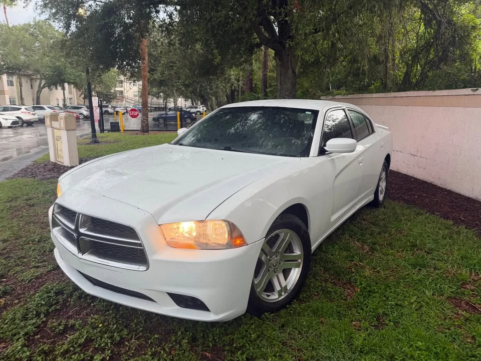 2011 Dodge Charger 7th Gen - Image 4 of 8