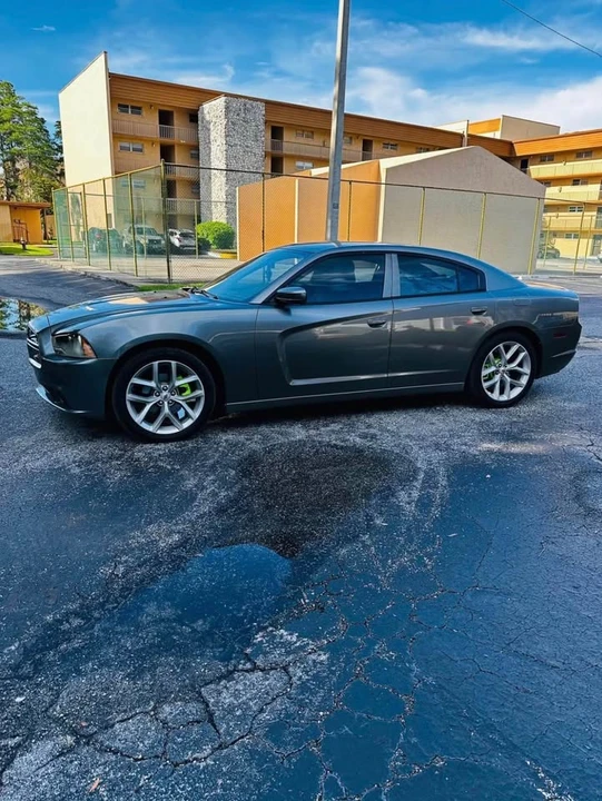 2011 Dodge Charger 7th Gen - Image 2 of 9