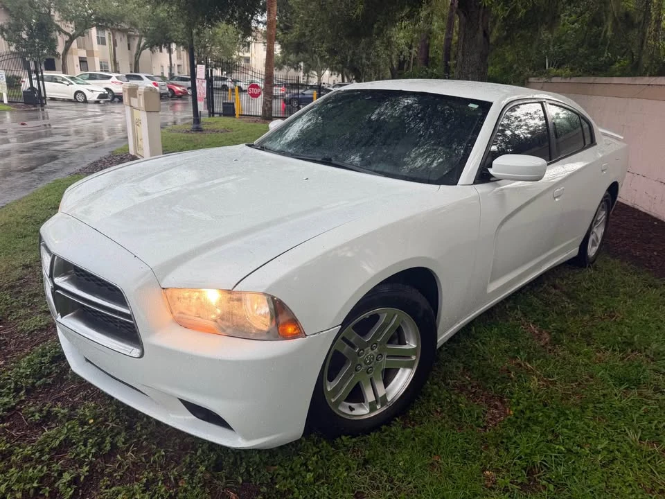 2011 Dodge Charger 7th Gen - Image 3 of 8