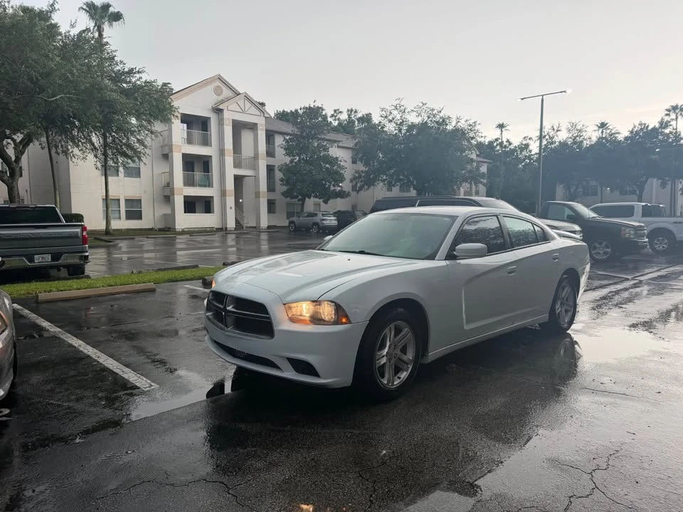 2011 Dodge Charger 7th Gen - Image 4 of 8