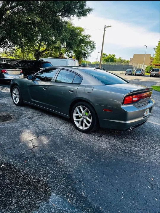 2011 Dodge Charger 7th Gen - Image 4 of 9