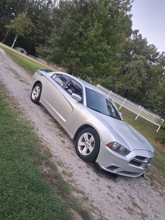 2011 Dodge Charger 7th Gen - Image 2 of 4