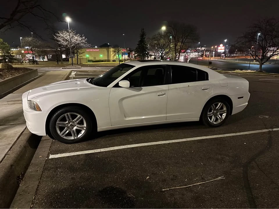 2011 Dodge Charger 7th Gen - Image 4 of 11