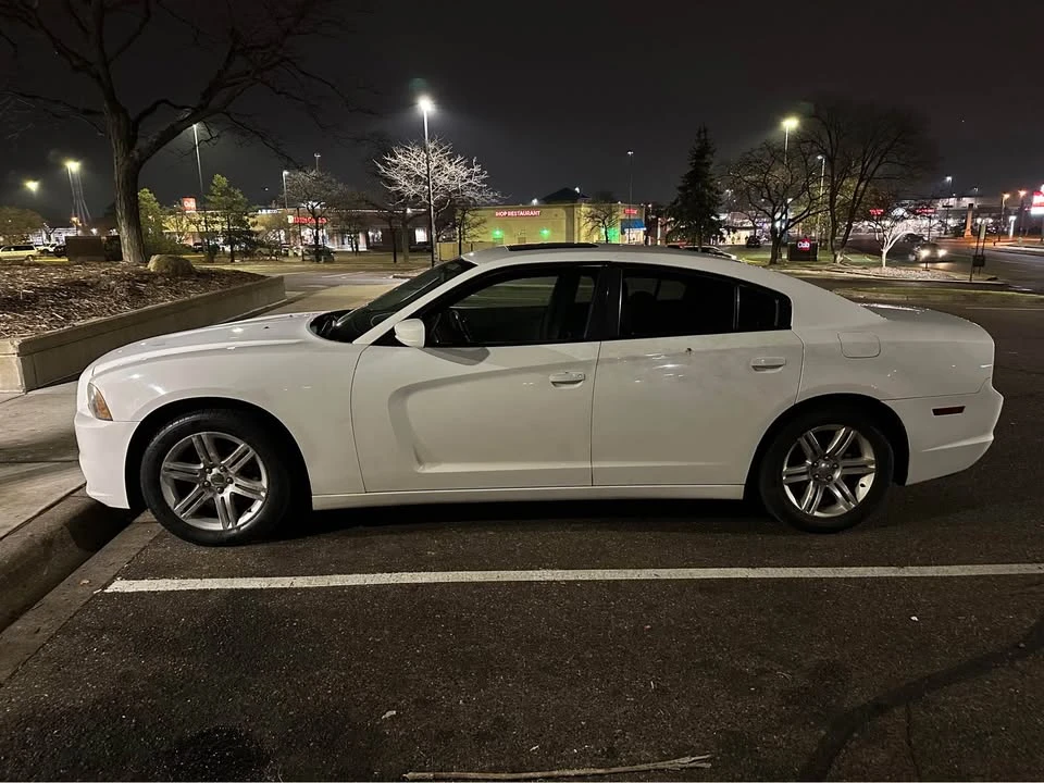 2011 Dodge Charger 7th Gen - Image 5 of 11