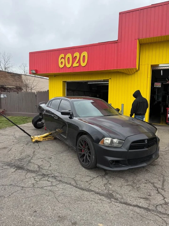 2011 Dodge Charger 7th Gen - Image 2 of 10