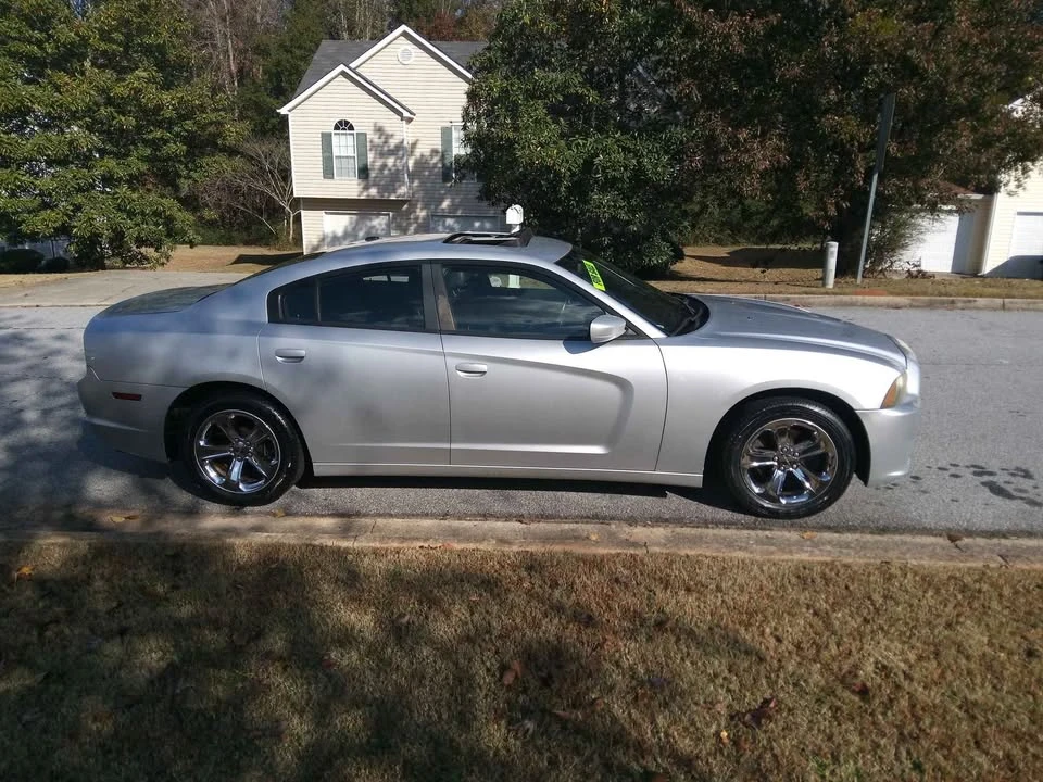 2011 Dodge Charger 7th Gen - Image 9 of 15