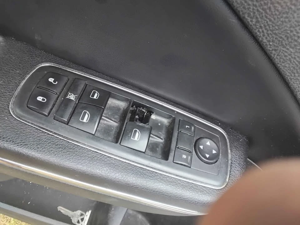 2011 Dodge Charger 7th Gen - Image 13 of 15