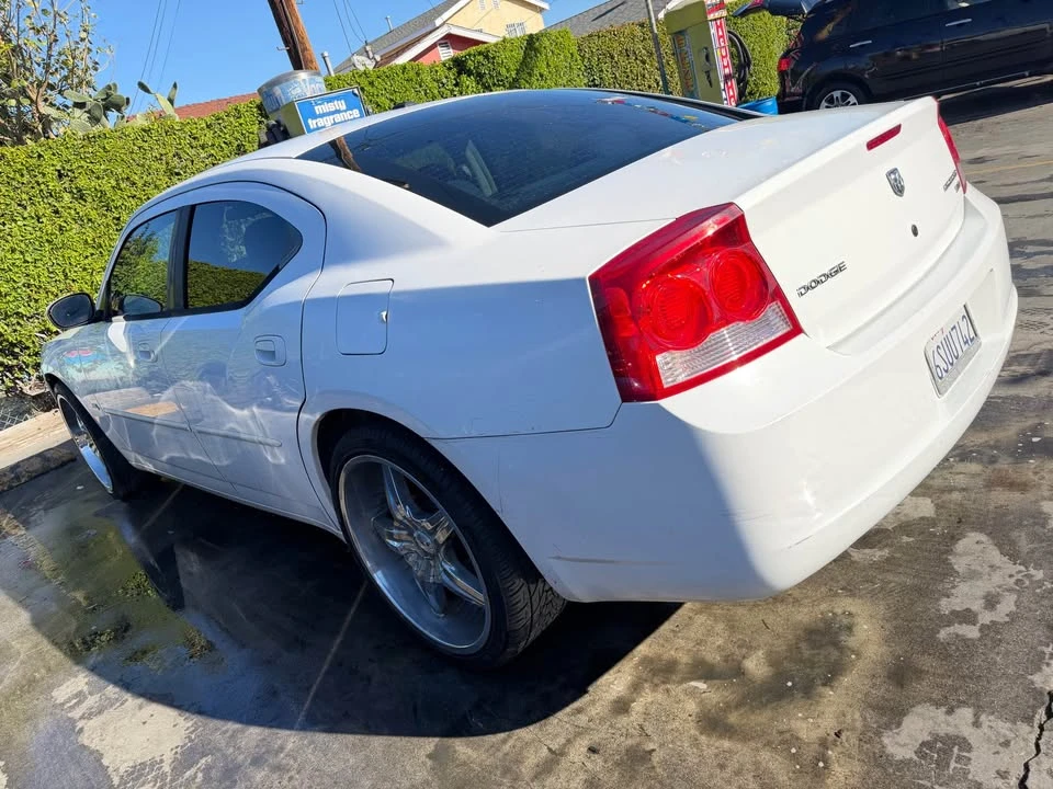 2011 Dodge Charger 7th Gen - Image 4 of 8