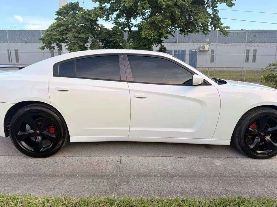 2011 Dodge Charger 7th Gen - Image 5 of 13