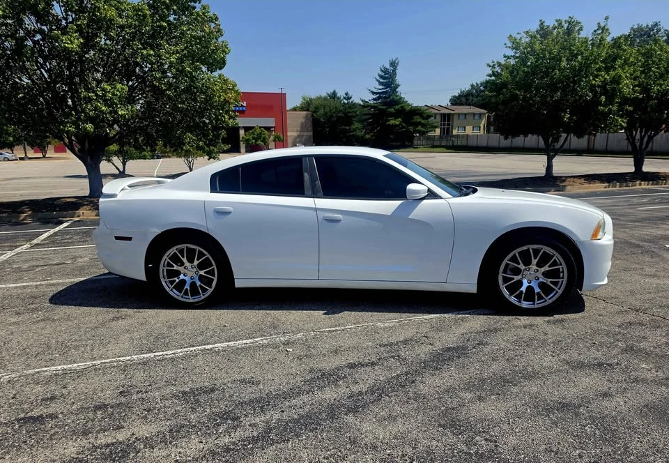 2011 Dodge Charger 7th Gen - Image 4 of 14
