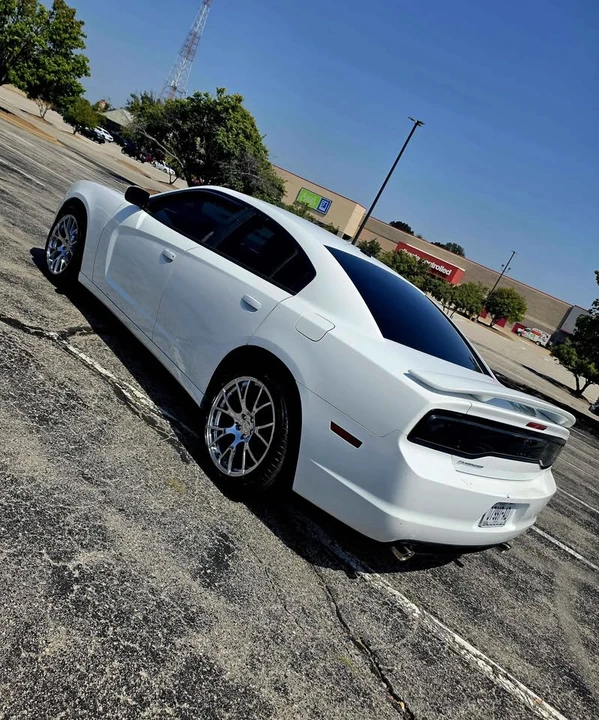2011 Dodge Charger 7th Gen - Image 7 of 14