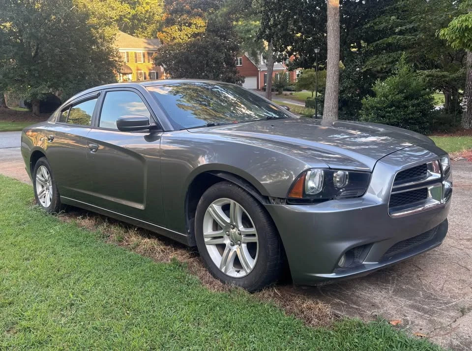 2011 Dodge Charger 7th Gen - Image 2 of 10