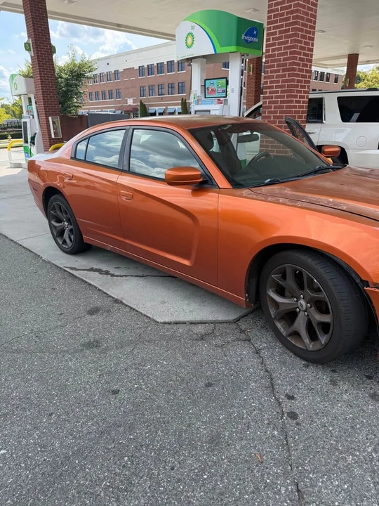 2011 Dodge Charger 7th Gen - Image 2 of 5