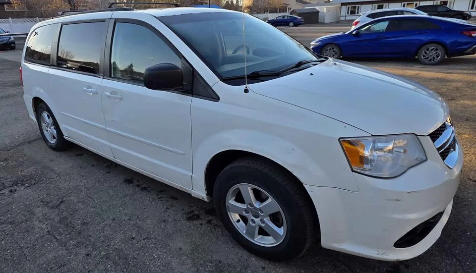 2011 Dodge Caravan - Image 4 of 10