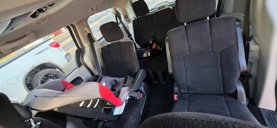 2011 Dodge Caravan - Image 6 of 10