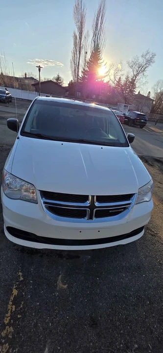 2011 Dodge Caravan - Image 2 of 10