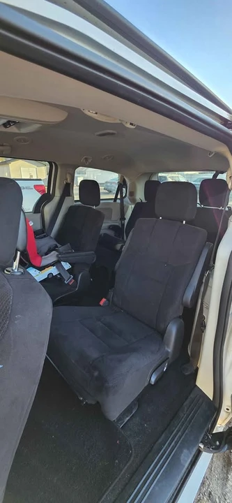 2011 Dodge Caravan - Image 7 of 10