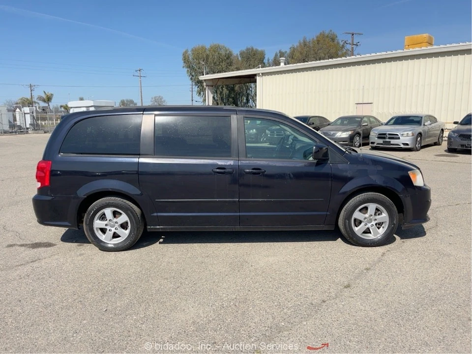 2011 Dodge Caravan - Image 6 of 12