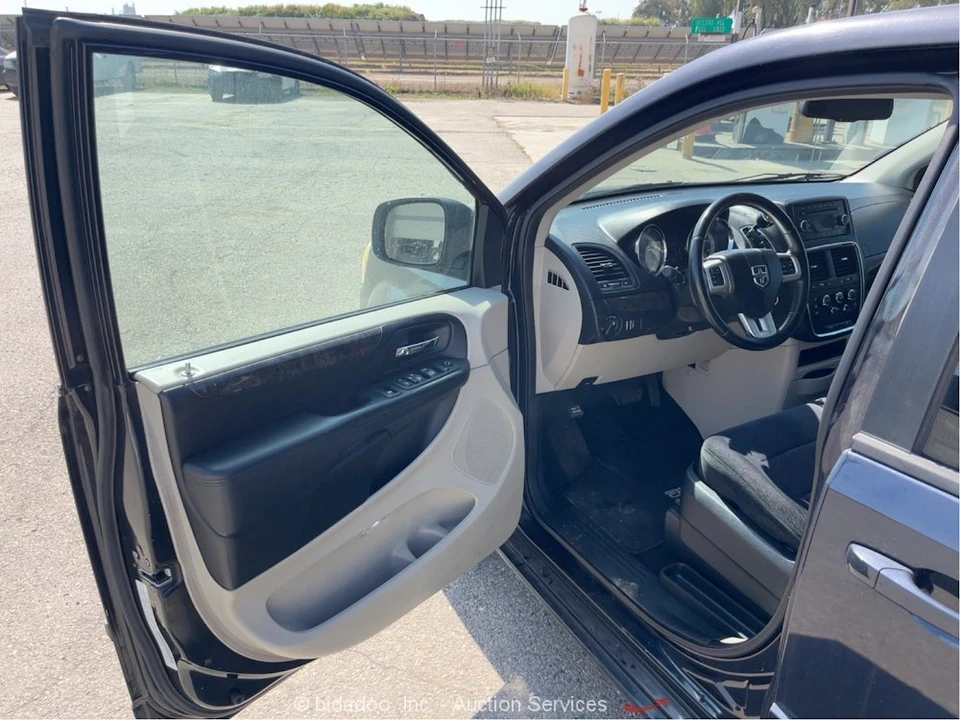 2011 Dodge Caravan - Image 11 of 12