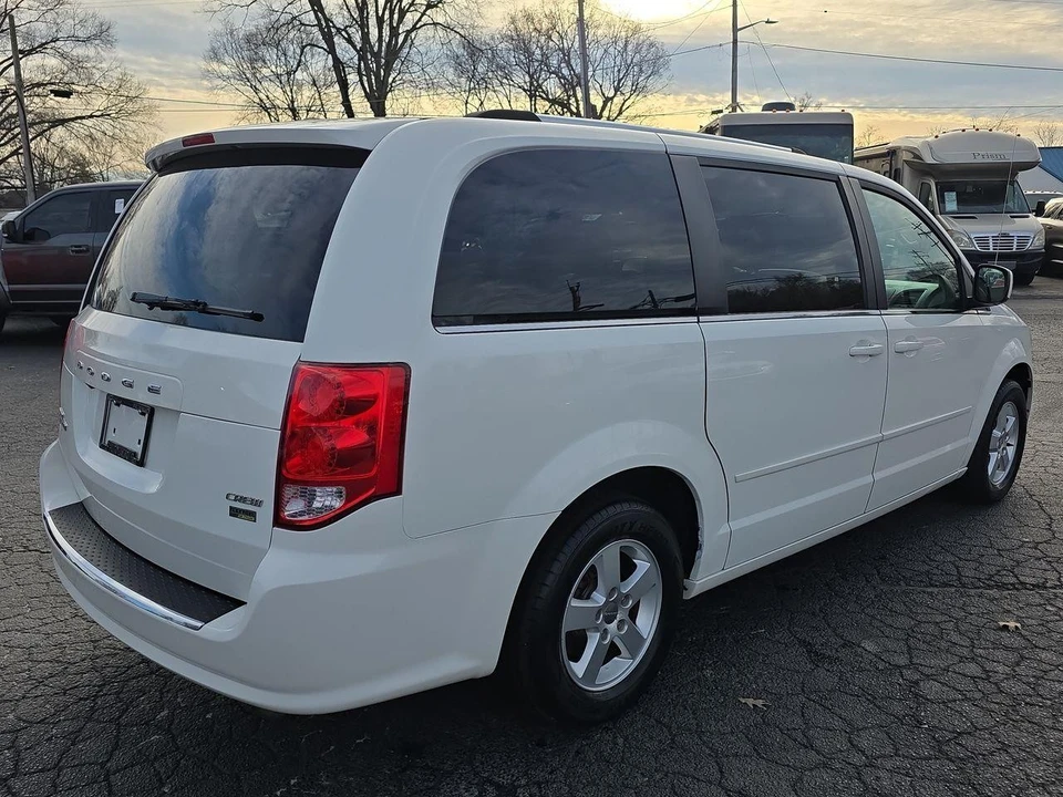 2011 Dodge Caravan - Image 2 of 21