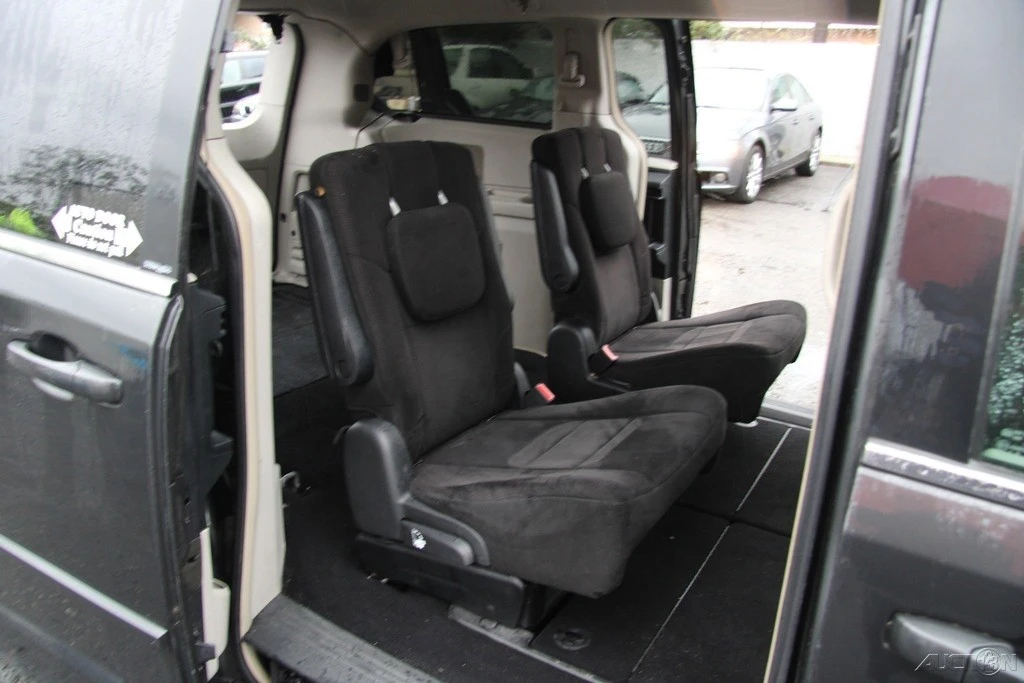 2011 Dodge Caravan - Image 18 of 21