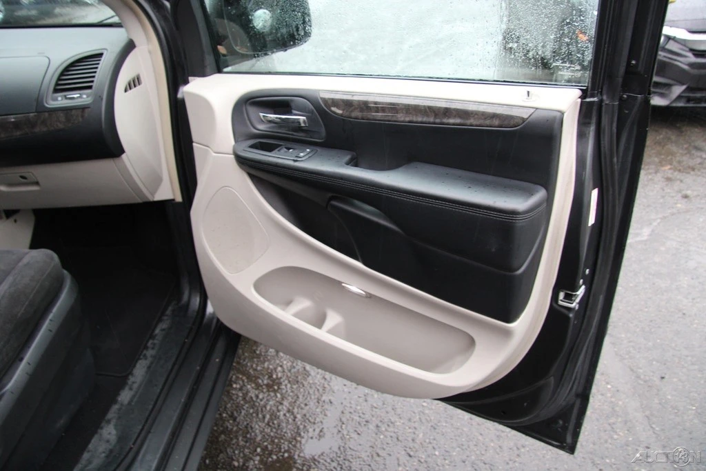 2011 Dodge Caravan - Image 19 of 21