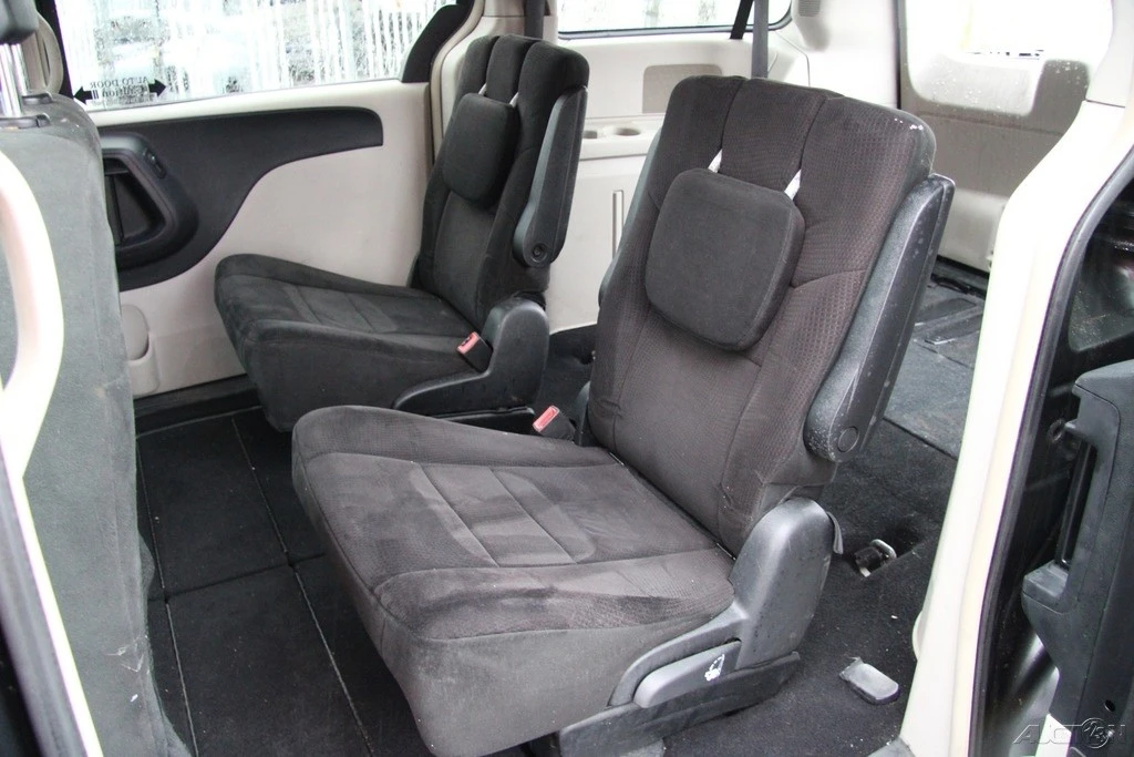 2011 Dodge Caravan - Image 16 of 21