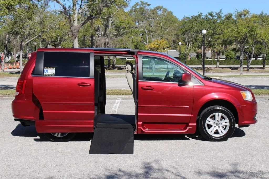 2011 Dodge Caravan - Image 2 of 21