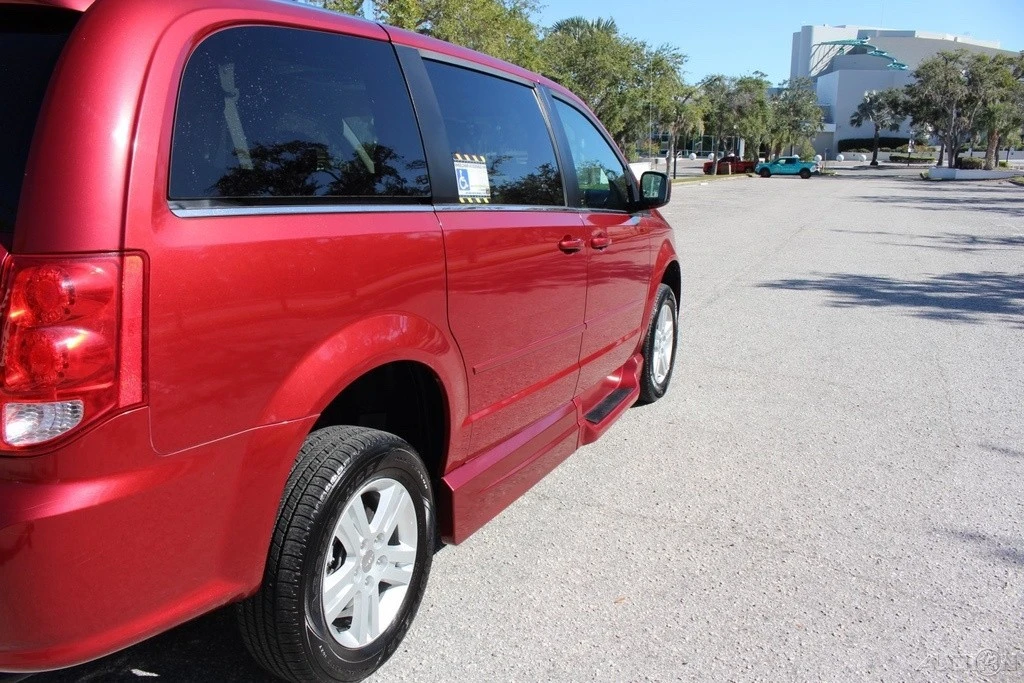 2011 Dodge Caravan - Image 18 of 21